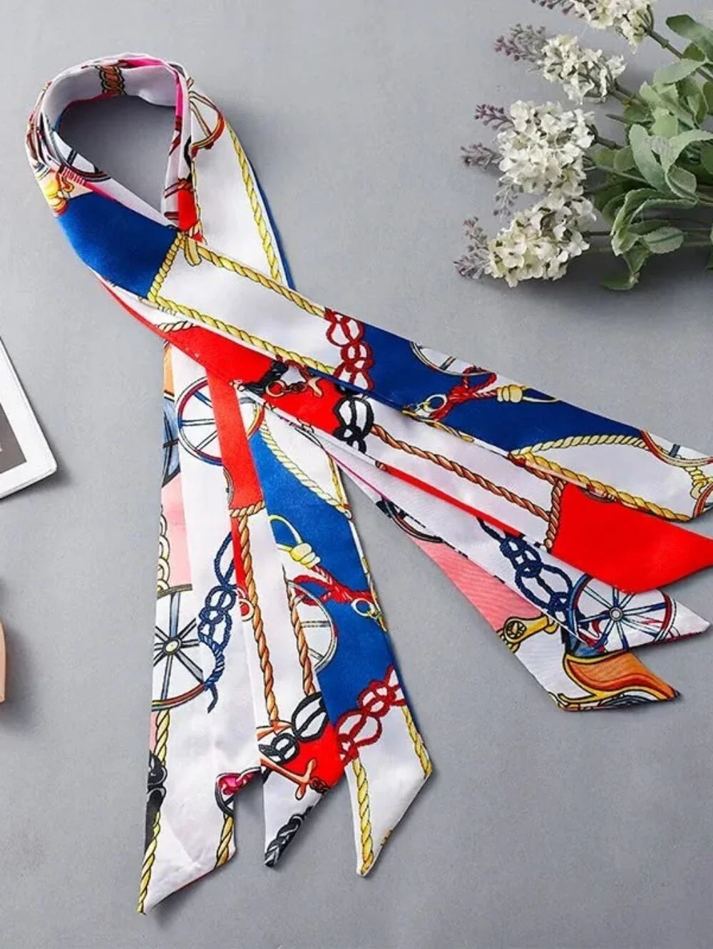 Silk-Tone Chain Print Neck Scarf in Cream & Black
